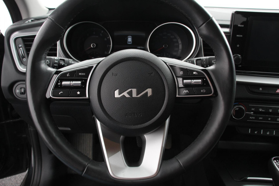 Kia Ceed Sportswagon 1.0 T-GDi 101pk Prestige | Navigatie | Apple Carplay/Android Auto | Camera | Stoel- en stuurverwarming | Cruise Control | Climate Control | Start/Stop systeem | Getinte ramen