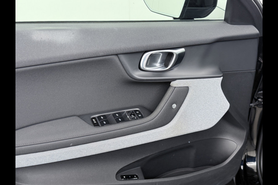 Polestar 2 AUT. 408 pk 0-100 4,7Sec AWD Long Range Dual Motor 78kWh Pano-Dak Electr.Stoelen+Geheugen+Verwarmd+Achterbank+Stuur Adaptive-Cru SOH 93% Verkeersbord detectie Regen-Lichtsensor Virtual-Cockpit Home-Link Bots waarschuwing Autonoom-Rem Lane Assist Keyless Connected 11KW AC laden tot 150kw DC Laden 4x4 1e Eigenaar Volledig Volvo_Polestar-Dealer Onderhouden Origineel Nederlandse Auto 1.500kg Trekvermogen 660Nm! € 60.000 nieuw!