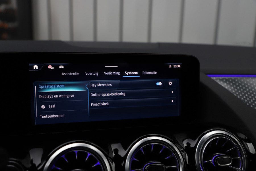 Mercedes-Benz B-Klasse 250e Luxury Line | 218PK | Keyless-go | Sfeerverlichting | ACC | Stuurwielverw. | Standkachel | 2024.