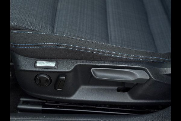 Volkswagen Passat Variant 1.4 TSI PHEV GTE Business | Navi, ACC, Head-Up, Camera, Stoelverw., Climate, Trekhaak, App Connect |