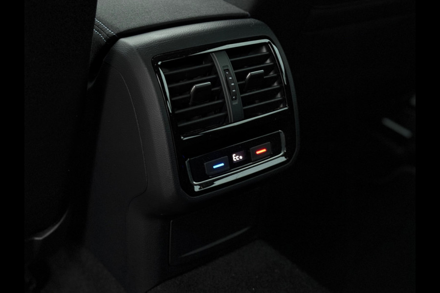 Volkswagen Passat Variant 1.4 TSI PHEV GTE Business | Navi, ACC, Head-Up, Camera, Stoelverw., Climate, Trekhaak, App Connect |