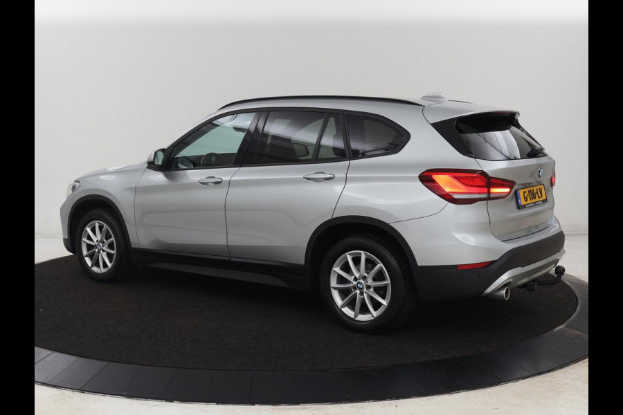 BMW X1 sDrive18i High Executive | Head-Up | Trekhaak | Leder | Stoelverwarming | Sportstoelen | Full LED | Park Assist | Climate control | Bluetooth | Navigatie | Cruise control
