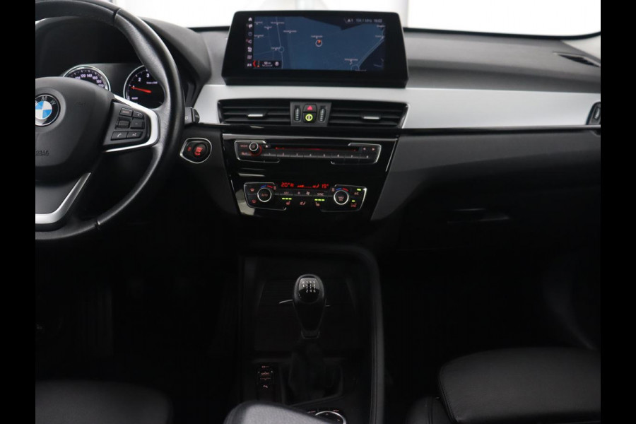 BMW X1 sDrive18i High Executive | Head-Up | Trekhaak | Leder | Stoelverwarming | Sportstoelen | Full LED | Park Assist | Climate control | Bluetooth | Navigatie | Cruise control