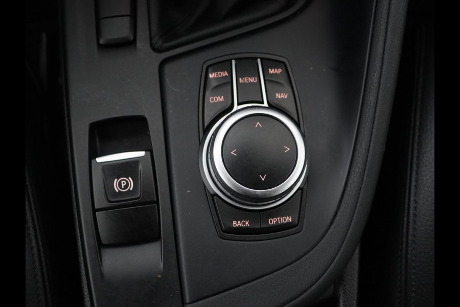 BMW X1 sDrive18i High Executive | Head-Up | Trekhaak | Leder | Stoelverwarming | Sportstoelen | Full LED | Park Assist | Climate control | Bluetooth | Navigatie | Cruise control