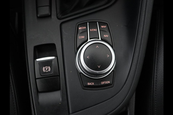 BMW X1 sDrive18i High Executive | Head-Up | Trekhaak | Leder | Stoelverwarming | Sportstoelen | Full LED | Park Assist | Climate control | Bluetooth | Navigatie | Cruise control
