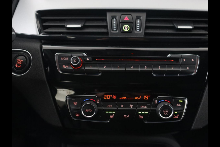 BMW X1 sDrive18i High Executive | Head-Up | Trekhaak | Leder | Stoelverwarming | Sportstoelen | Full LED | Park Assist | Climate control | Bluetooth | Navigatie | Cruise control