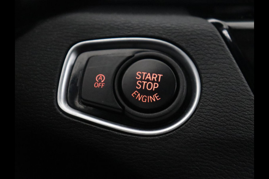 BMW X1 sDrive18i High Executive | Head-Up | Trekhaak | Leder | Stoelverwarming | Sportstoelen | Full LED | Park Assist | Climate control | Bluetooth | Navigatie | Cruise control