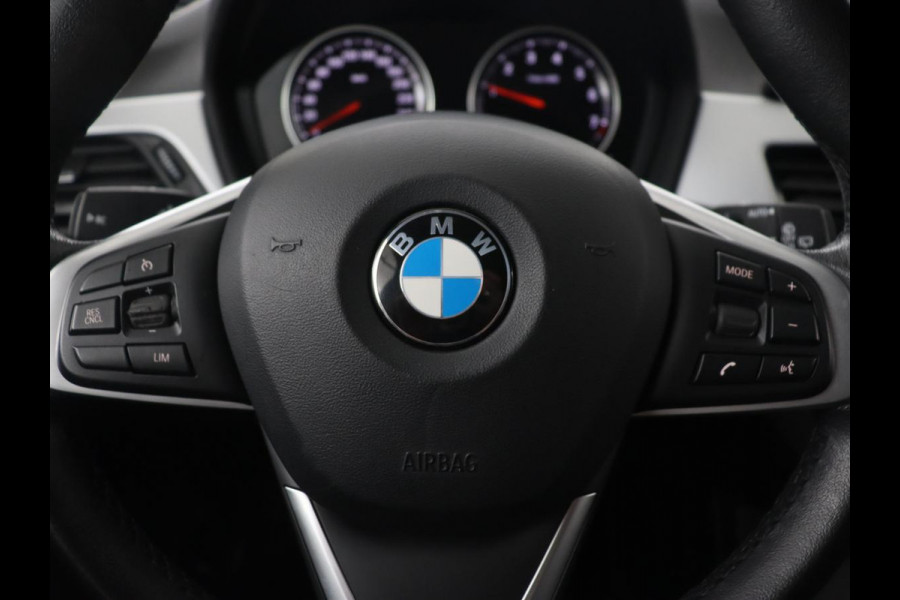 BMW X1 sDrive18i High Executive | Head-Up | Trekhaak | Leder | Stoelverwarming | Sportstoelen | Full LED | Park Assist | Climate control | Bluetooth | Navigatie | Cruise control