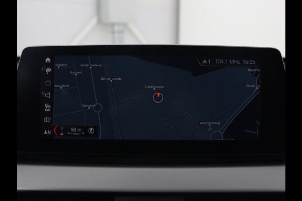 BMW X1 sDrive18i High Executive | Head-Up | Trekhaak | Leder | Stoelverwarming | Sportstoelen | Full LED | Park Assist | Climate control | Bluetooth | Navigatie | Cruise control