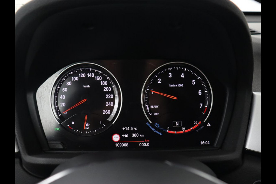 BMW X1 sDrive18i High Executive | Head-Up | Trekhaak | Leder | Stoelverwarming | Sportstoelen | Full LED | Park Assist | Climate control | Bluetooth | Navigatie | Cruise control