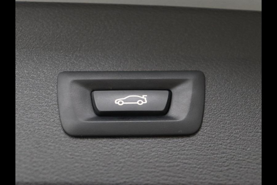 BMW X1 sDrive18i High Executive | Head-Up | Trekhaak | Leder | Stoelverwarming | Sportstoelen | Full LED | Park Assist | Climate control | Bluetooth | Navigatie | Cruise control