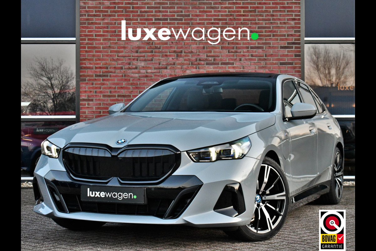 BMW 5 Serie 530e M-Sport Pano ACC 360 H/K Stoel-vent Brooklyngrau