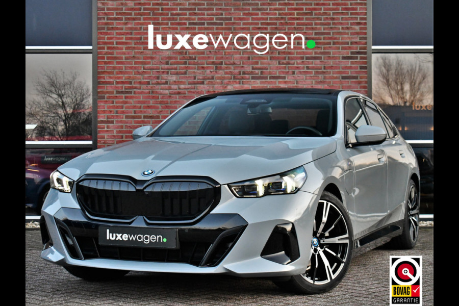 BMW 5 Serie 530e M-Sport Pano ACC 360 H/K Stoel-vent Brooklyngrau