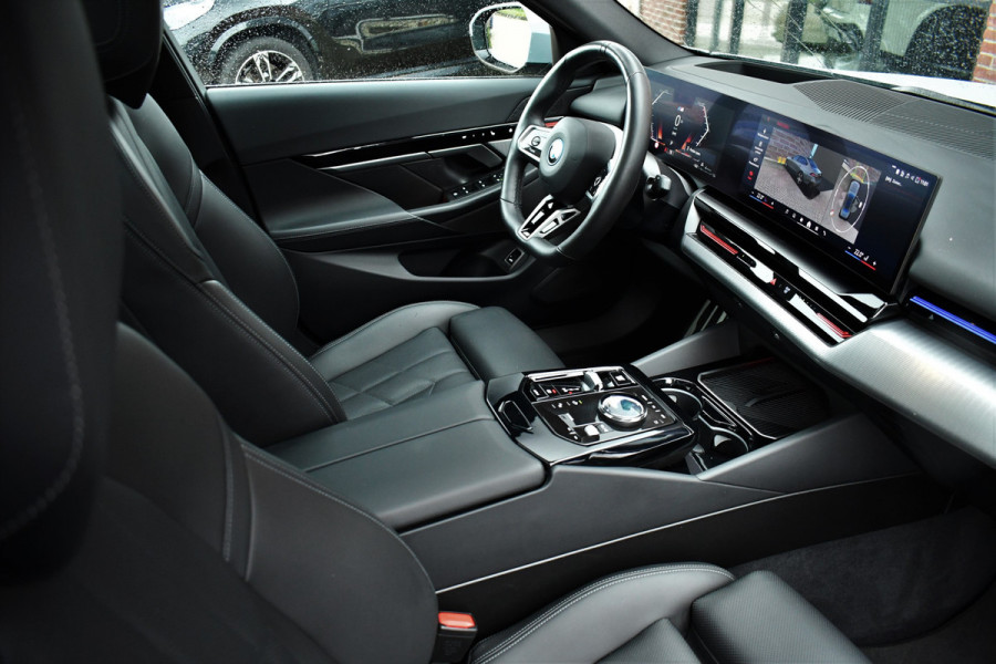 BMW 5 Serie 530e M-Sport Pano ACC 360 H/K Stoel-vent Brooklyngrau