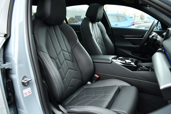 BMW 5 Serie 530e M-Sport Pano ACC 360 H/K Stoel-vent Brooklyngrau