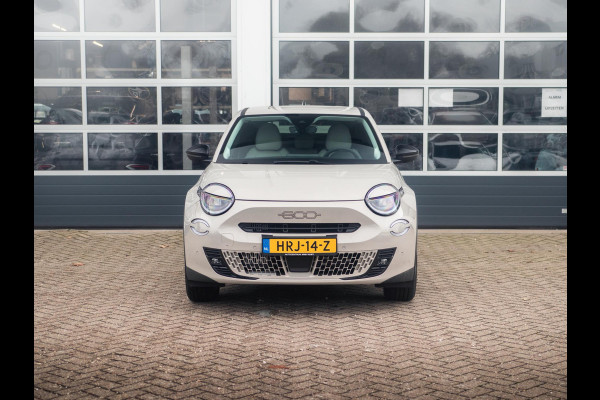 Fiat 600 1.2 Hybrid 110pk La Prima | Leder | Stoelmassage | Camera | Carplay | Adapt. Cruise | Winter Pack