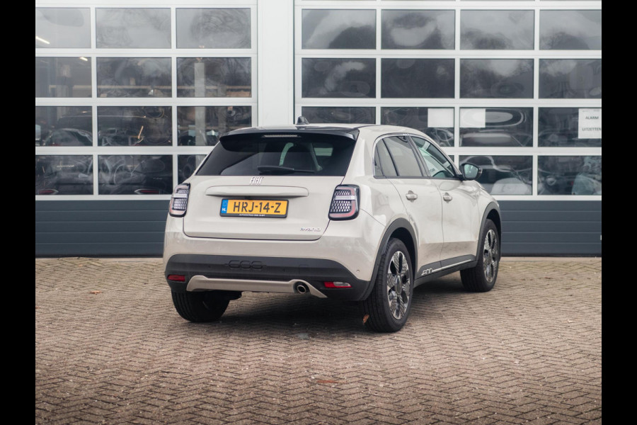 Fiat 600 1.2 Hybrid 110pk La Prima | Leder | Stoelmassage | Camera | Carplay | Adapt. Cruise | Winter Pack