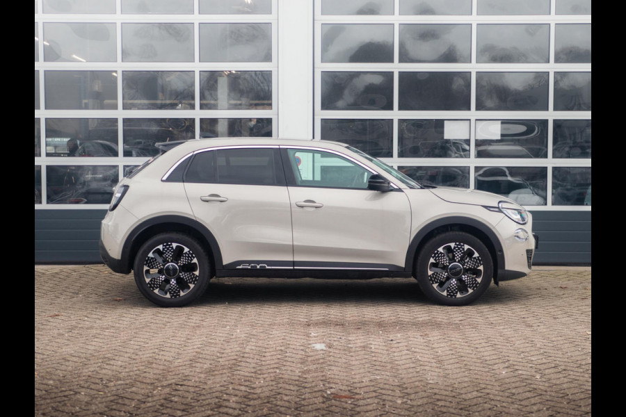 Fiat 600 1.2 Hybrid 110pk La Prima | Leder | Stoelmassage | Camera | Carplay | Adapt. Cruise | Winter Pack