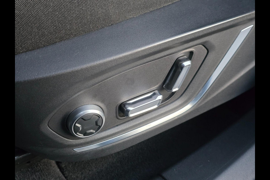 Lynk & Co 01 1.5 Black Edition Panoramadak/360° Camera/ACC/Stoelverwarming