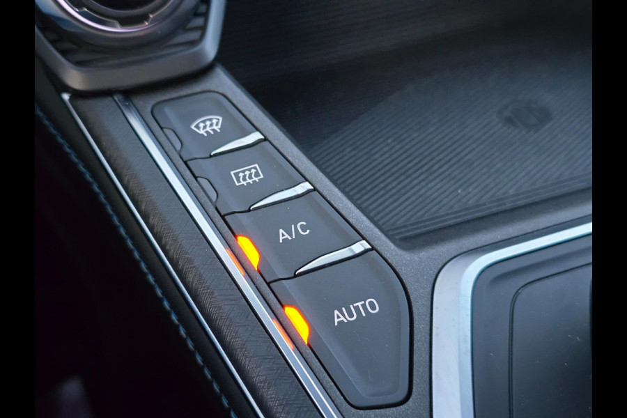 Lynk & Co 01 1.5 Black Edition Panoramadak/360° Camera/ACC/Stoelverwarming