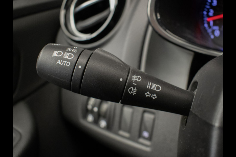 Renault Clio Estate 0.9 TCe Intens Sport (NAVI,CLIMATE,CRUISE,PDC,GETINT,BLUETOOTH,ELEKTRISCH PAKKET,SPORTSTOELEN,LM VELGEN)