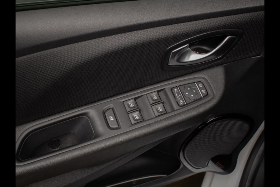 Renault Clio Estate 0.9 TCe Intens Sport (NAVI,CLIMATE,CRUISE,PDC,GETINT,BLUETOOTH,ELEKTRISCH PAKKET,SPORTSTOELEN,LM VELGEN)