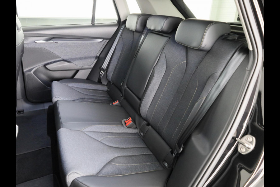 Škoda Elroq 85 Business Edition Tour 286 pk | Trekhaak | Adaptive Cruise | Blind Spot | Stoelverwarming | Donkere ramen