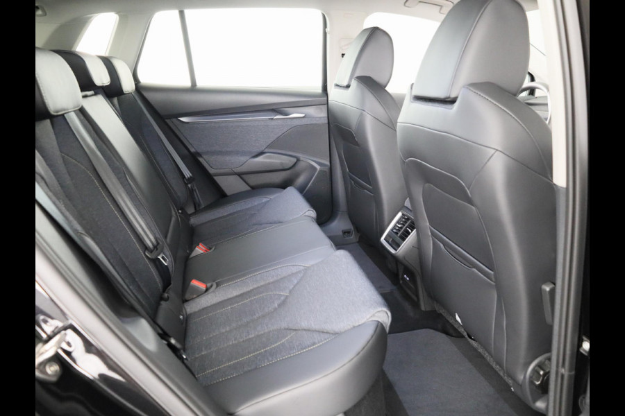 Škoda Elroq 85 Business Edition Tour 286 pk | Trekhaak | Adaptive Cruise | Blind Spot | Stoelverwarming | Donkere ramen