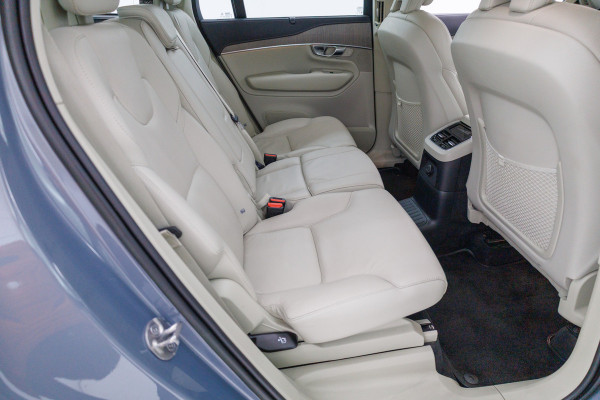 Volvo XC90 2.0 T8 Recharge AWD Ultimate Bright 456 PK Long range | 7 persoons! | Pano | Leer | Headup | All-season Harman Kardon, Stoel-, stuur- & achterbankverw, Elec. voorstoelen met geheugen, Pilot assist, 360 Camera