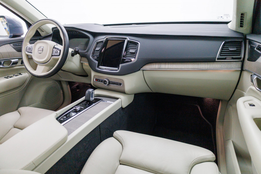 Volvo XC90 2.0 T8 Recharge AWD Ultimate Bright 456 PK Long range | 7 persoons! | Pano | Leer | Headup | All-season Harman Kardon, Stoel-, stuur- & achterbankverw, Elec. voorstoelen met geheugen, Pilot assist, 360 Camera