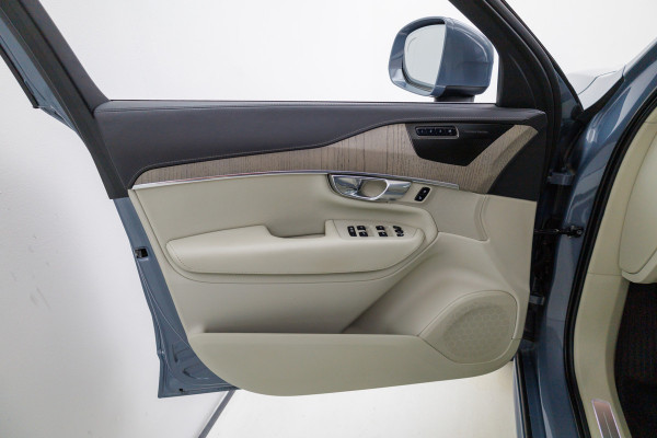 Volvo XC90 2.0 T8 Recharge AWD Ultimate Bright 456 PK Long range | 7 persoons! | Pano | Leer | Headup | All-season Harman Kardon, Stoel-, stuur- & achterbankverw, Elec. voorstoelen met geheugen, Pilot assist, 360 Camera