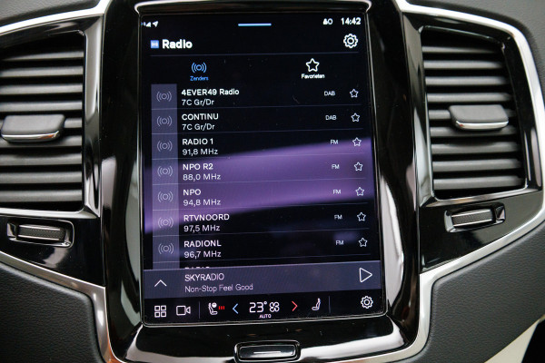 Volvo XC90 2.0 T8 Recharge AWD Ultimate Bright 456 PK Long range | 7 persoons! | Pano | Leer | Headup | All-season Harman Kardon, Stoel-, stuur- & achterbankverw, Elec. voorstoelen met geheugen, Pilot assist, 360 Camera