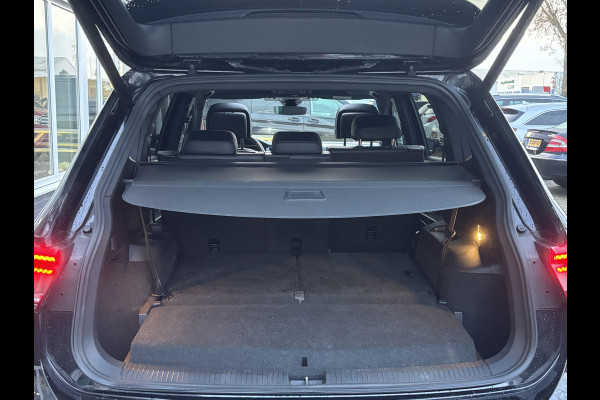 Volkswagen Tiguan Allspace 1.5 TSI Highline Business R 7p. | Pano | Elektrische Trekhaak | Memory Stoelen | Leer