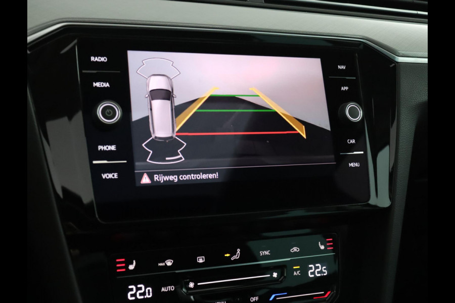 Volkswagen Passat Variant 1.5 TSI Business|Pano|Stoelverwarming|Keyless