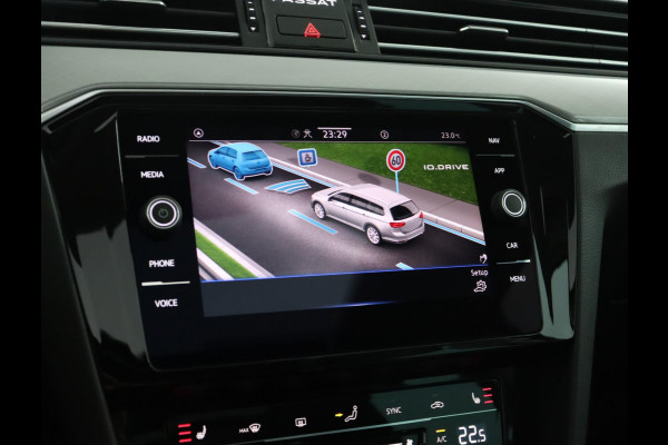 Volkswagen Passat Variant 1.5 TSI Business|Pano|Stoelverwarming|Keyless