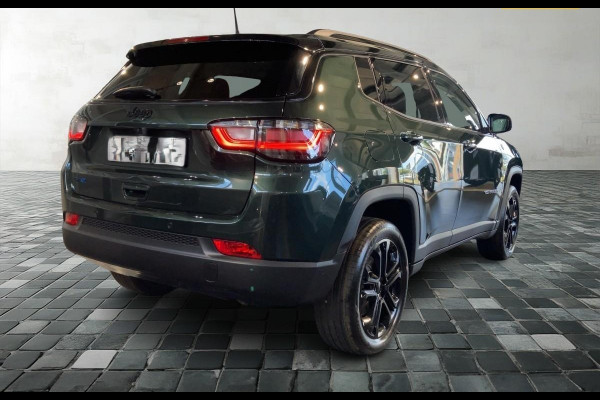 Jeep Compass 4xe 240 Plug-in Hybrid Electric North Star Leder/stof zwart, Panorama schuif/kanteldak, ACC, winterpakket Wordt verwacht, Voorbeeldfoto's