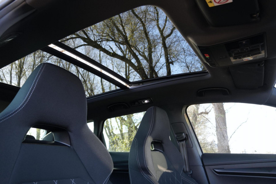 Škoda Karoq 1.5 TSI ACT Sportline Automaat | Pano-dak | CarPlay | Virtual | Acc | Stoelverwarming V+A | Led | Pdc | Keyless |