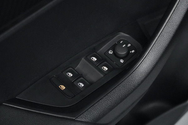 Škoda Karoq 1.5 TSI ACT Sportline Automaat | Pano-dak | CarPlay | Virtual | Acc | Stoelverwarming V+A | Led | Pdc | Keyless |