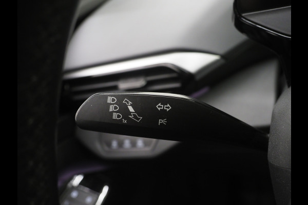 Volkswagen ID.4 77 kWh | Adaptive Cruise | Sfeerverlichting | Stoelverwarming | PDC | DAB | Carplay