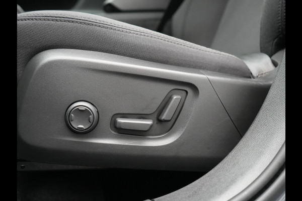 Volvo XC40 T4 Recharge R-Design Plug In Hybrid 211pk Dealer O.H. PHEV | Camera | Sportstoelen Memory | Apple Carplay | Keyless | Navigatie | Virtual | Blis | Cruise Control |