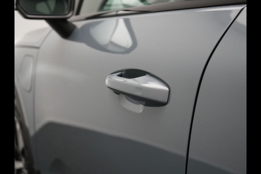 Volvo XC40 T4 Recharge R-Design Plug In Hybrid 211pk Dealer O.H. PHEV | Camera | Sportstoelen Memory | Apple Carplay | Keyless | Navigatie | Virtual | Blis | Cruise Control |