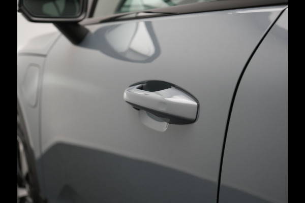 Volvo XC40 T4 Recharge R-Design Plug In Hybrid 211pk Dealer O.H. PHEV | Camera | Sportstoelen Memory | Apple Carplay | Keyless | Navigatie | Virtual | Blis | Cruise Control |