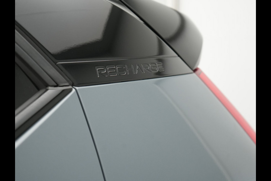 Volvo XC40 T4 Recharge R-Design Plug In Hybrid 211pk Dealer O.H. PHEV | Camera | Sportstoelen Memory | Apple Carplay | Keyless | Navigatie | Virtual | Blis | Cruise Control |