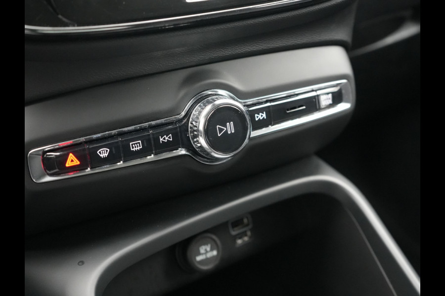 Volvo XC40 T4 Recharge R-Design Plug In Hybrid 211pk Dealer O.H. PHEV | Camera | Sportstoelen Memory | Apple Carplay | Keyless | Navigatie | Virtual | Blis | Cruise Control |