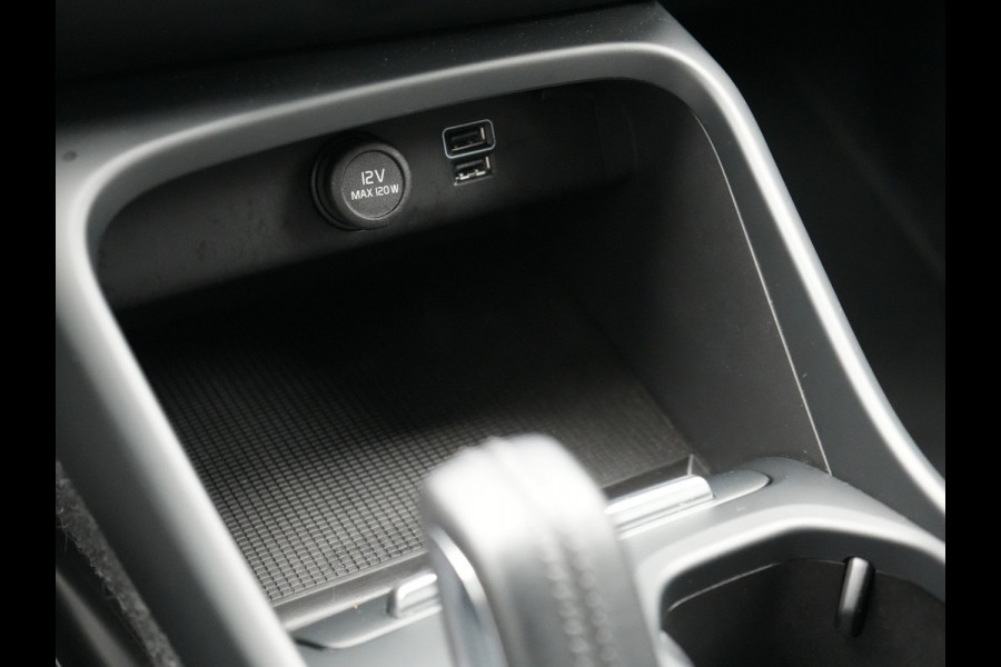 Volvo XC40 T4 Recharge R-Design Plug In Hybrid 211pk Dealer O.H. PHEV | Camera | Sportstoelen Memory | Apple Carplay | Keyless | Navigatie | Virtual | Blis | Cruise Control |