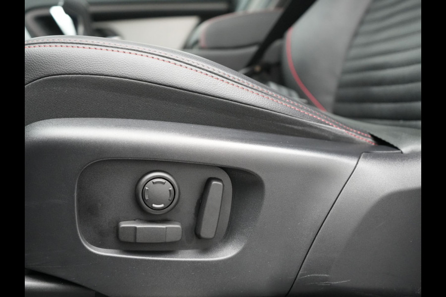 Land Rover Discovery Sport P300e Dynamic SE Plug In Hybrid 300pk Dealer O.H. PHEV | Adaptive Cruise | Meridian Sound | Camera | Lederen Sportstoelen Memory & Verwarmd | Apple Carplay | Keyless | Blis | Stuur Verwarmd | Navigatie | DAB | 20"L.M |