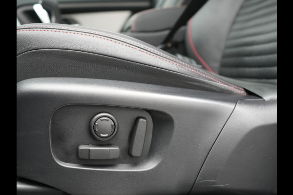 Land Rover Discovery Sport P300e Dynamic SE Plug In Hybrid 300pk Dealer O.H. PHEV | Adaptive Cruise | Meridian Sound | Camera | Lederen Sportstoelen Memory & Verwarmd | Apple Carplay | Keyless | Blis | Stuur Verwarmd | Navigatie | DAB | 20"L.M |