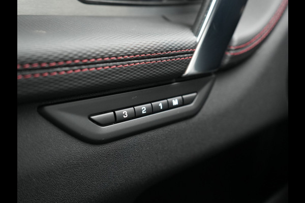 Land Rover Discovery Sport P300e Dynamic SE Plug In Hybrid 300pk Dealer O.H. PHEV | Adaptive Cruise | Meridian Sound | Camera | Lederen Sportstoelen Memory & Verwarmd | Apple Carplay | Keyless | Blis | Stuur Verwarmd | Navigatie | DAB | 20"L.M |