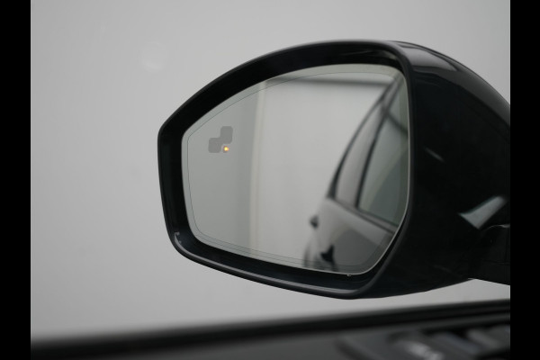 Land Rover Discovery Sport P300e Dynamic SE Plug In Hybrid 300pk Dealer O.H. PHEV | Adaptive Cruise | Meridian Sound | Camera | Lederen Sportstoelen Memory & Verwarmd | Apple Carplay | Keyless | Blis | Stuur Verwarmd | Navigatie | DAB | 20"L.M |