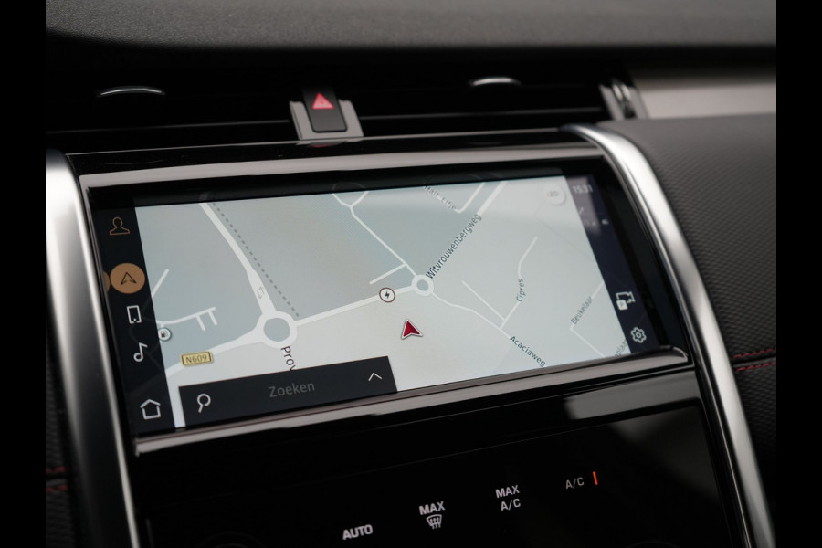 Land Rover Discovery Sport P300e Dynamic SE Plug In Hybrid 300pk Dealer O.H. PHEV | Adaptive Cruise | Meridian Sound | Camera | Lederen Sportstoelen Memory & Verwarmd | Apple Carplay | Keyless | Blis | Stuur Verwarmd | Navigatie | DAB | 20"L.M |